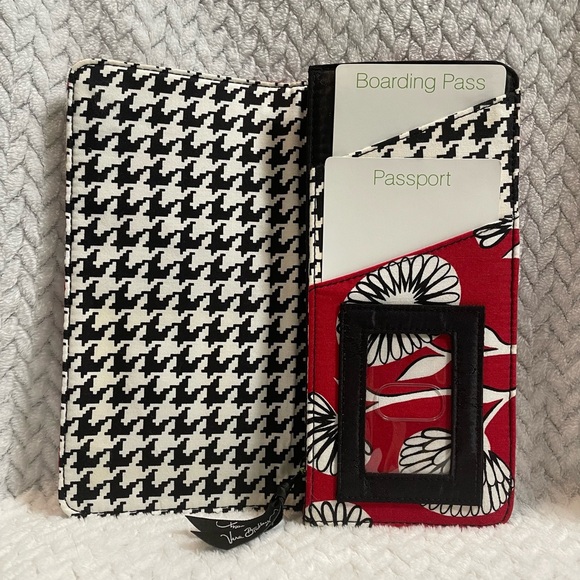 Vera Bradley Travel Passport Wallet Deco Daisy Retired Pattern. New! - Picture 3 of 4